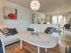 Holiday Home Gunny - 500m to the inlet in Western Jutland by Interhome