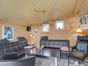 Holiday Home Svane - 1-2km from the sea in Western Jutland by Interhome