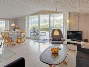 Holiday Home Laurens - from the sea in Western Jutland by Interhome