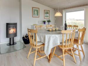 Holiday Home Laurens - from the sea in Western Jutland by Interhome