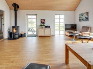 Holiday Home Suvi - 900m from the sea in Western Jutland by Interhome