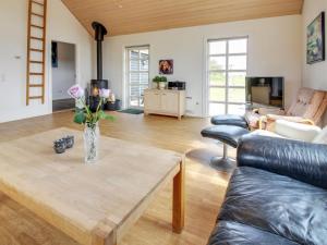 Holiday Home Suvi - 900m from the sea in Western Jutland by Interhome