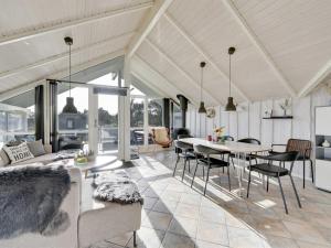 Holiday Home Cyrill - 250m to the inlet by Interhome