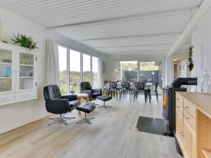 Holiday Home Geesche - 200m from the sea in Western Jutland by Interhome