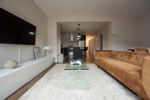 Design 3 bedroom flat with private terrace in Little Italy by Denstays