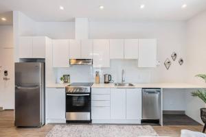 Amazing New Apartment Close to Mount Royal Le Plateau by Denstays