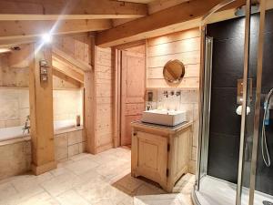 Chalets Chalet Araches-la-Frasse, 6 pieces, 10 personnes - FR-1-572-246 : photos des chambres