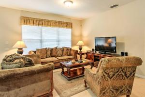 Spacious Kissimmee Villa - 3 Mi to Disney World!