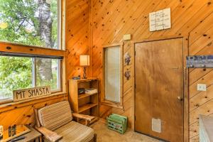 Cozy Studio Near Hiking & Skiing, Walk to Downtown