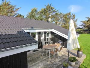Holiday Home Söhnke  400m from the sea in NW Jutland