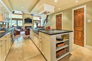 Park City Condo with Pool Access - Near Ski Slopes!