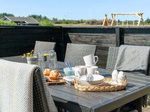 Holiday Home Elenore - 900m from the sea in NW Jutland by Interhome