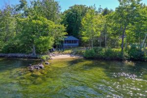 FERRY TALE LIMIT 10 cottage