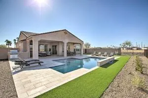 Private Pool and Grill Modern Goodyear Retreat - McMicken