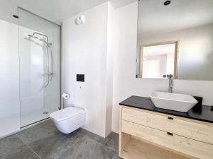 Chalet luxueux avec terrasse et sauna près des pistes - FR-1-344-1161