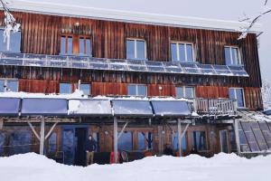 Appartements Meuble 70m2 dans le Haut Doubs. Balcon. Calme, vue degagee : photos des chambres