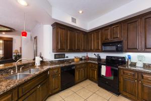 Bella Sirena Luxury Resort 205-D