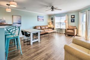 Oak Island Condo - Walk to the Beach!