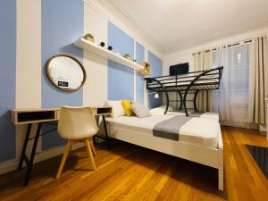 Hotel and the City, Empire State Building