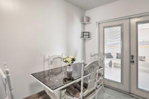 West Palm Beach Apartment 3 Mi to Shore!