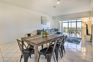 Less Than 1 Mi to Siesta Key Beach Condo with Pool