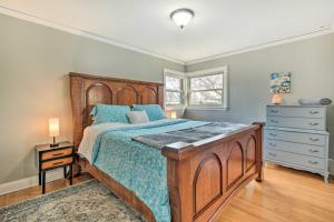 Cozy Skokie Home about 16 Mi to Downtown Chicago!