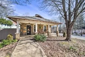 Quaint Home with Porch in Downtown Waynesville! - Retreat