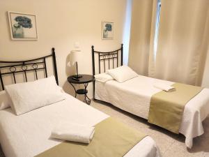 Twin Room with Private Bathroom room in Pension Perez Montilla