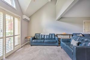 Ellicottville Townhome about Half Mi to Slopes!