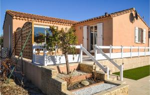 Maisons de vacances Beautiful Home In Saint-nazaire-daude With Wifi, 3 Bedrooms And Heated Swimming Pool : Maison de Vacances 3 Chambres 