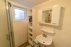 Apartments with a parking space Losinj Losinj 20594