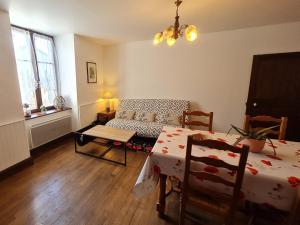 Gîte de charme dans ferme lorraine avec jardin clos, à proximité de sentiers et base de loisirs - FR-1-584-32