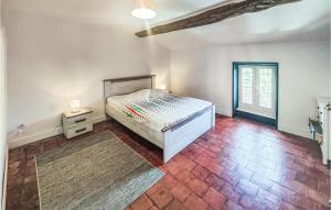Maisons de vacances Awesome Home In Laurens With Kitchen : photos des chambres
