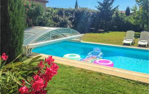 Maisons de vacances Beautiful Home In Montbouchet-sur-jabron With Outdoor Swimming Pool, Sauna And 4 Bedrooms : photos des chambres