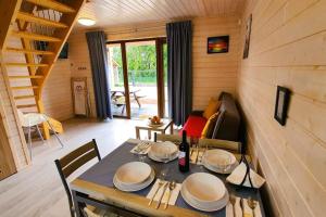 Comfortable cottages very close to the sea G ski
