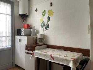 Appartements Appartement 3 pieces 4 pers a 100m de la plage, centre-ville, balcon, TV, lave-linge, menage inclus - FR-1-225C-116 : photos des chambres