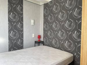 Appartements Appartement 3 pieces 4 pers a 100m de la plage, centre-ville, balcon, TV, lave-linge, menage inclus - FR-1-225C-116 : photos des chambres