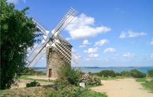 Nice Home In Plouha With Wifi