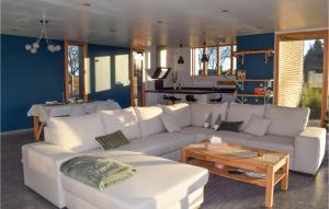 Stunning Home In Plélan-Le-Petit