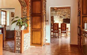 Maisons de vacances Amazing home in La Maugon with WiFi and 4 Bedrooms : photos des chambres