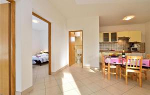 Nice Home In Drage With 2 Bedrooms, Wifi And Outdoor Swimming Pool