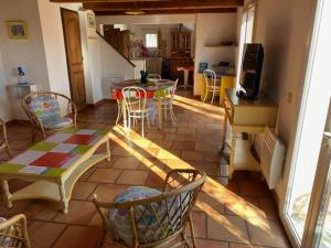 Maisons de vacances Location, piscine, animaux, jardin cloture, parking, var : photos des chambres