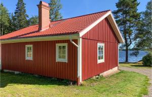Cozy Home In Nässjö With House Sea View