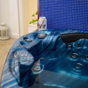 Queen Room with Spa Bath