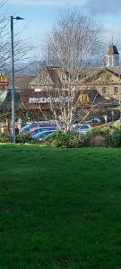 5 minutes to Glasgow airport