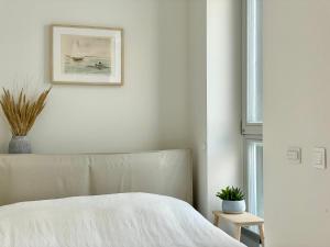 Sunny apartment with forest view