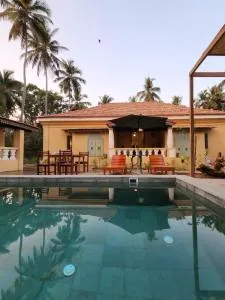 Caju Grove - The Big Yellow Goan House - Guirim
