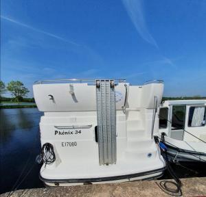 Bateaux-hotels Magnifique bateau au coeur du Nivernais a l'etang de BAYE : photos des chambres