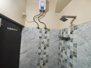 Stylish 2BHK Service Apartment Near Golpark
