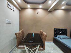 Massive 3BHK Serviced Apt for Big Groups & Family